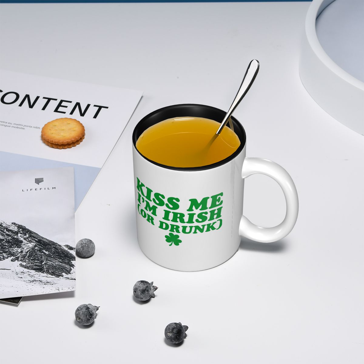 Kiss Me I'm Irish マグカップ 面白いセラミ - Coffee Tea With Me のレビューと価格